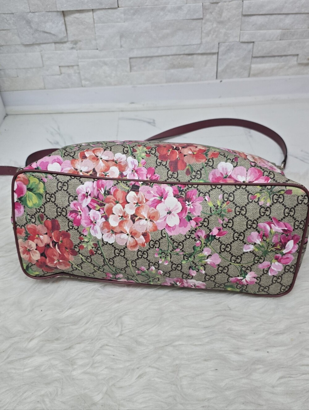 Gucci Floral GG Supreme Canvas Tote in Pink and Burgundy - Picture 6 of 15